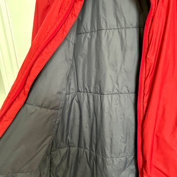 Medium MEC Red Ladies Primaloft Insulated Zip up Jacket Mountain Equipment Co-op - Picture 6 of 11